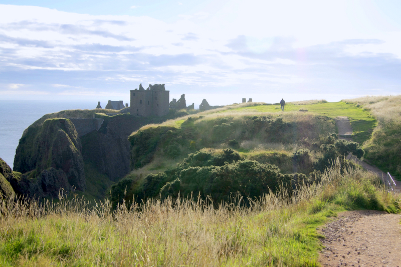 Dunnottar-Castle-in-the-morning-Aberdeen-Scotland-