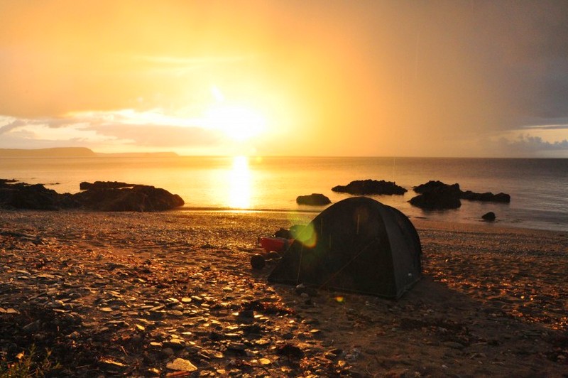 How-to-find-peace-and-quiet-on-a-bank-holiday-weekend-in-Cornwall-Find-a-wild-camping-spot-and-enjoy-an-undisturbed-sunrise-view-from-your-tent-mywildsummer-