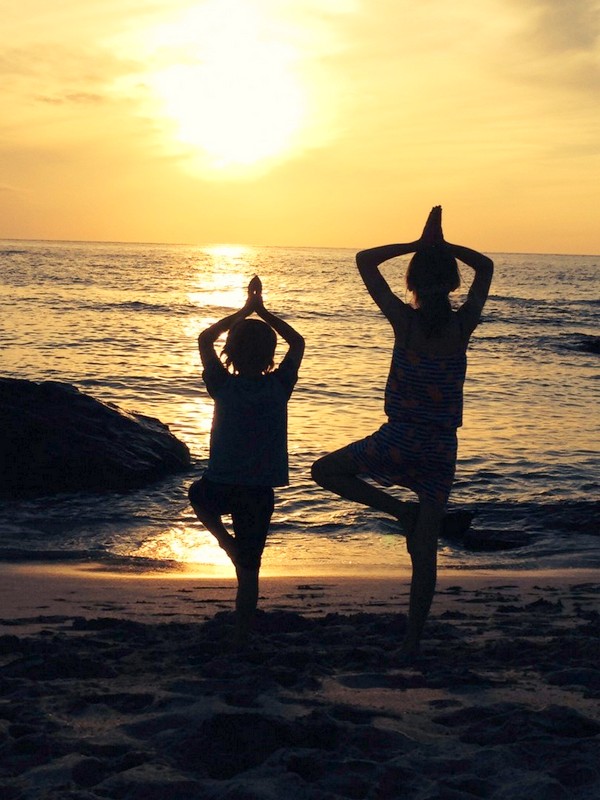 Wild-yoga-children-porthmeor-beach-st-Ives-